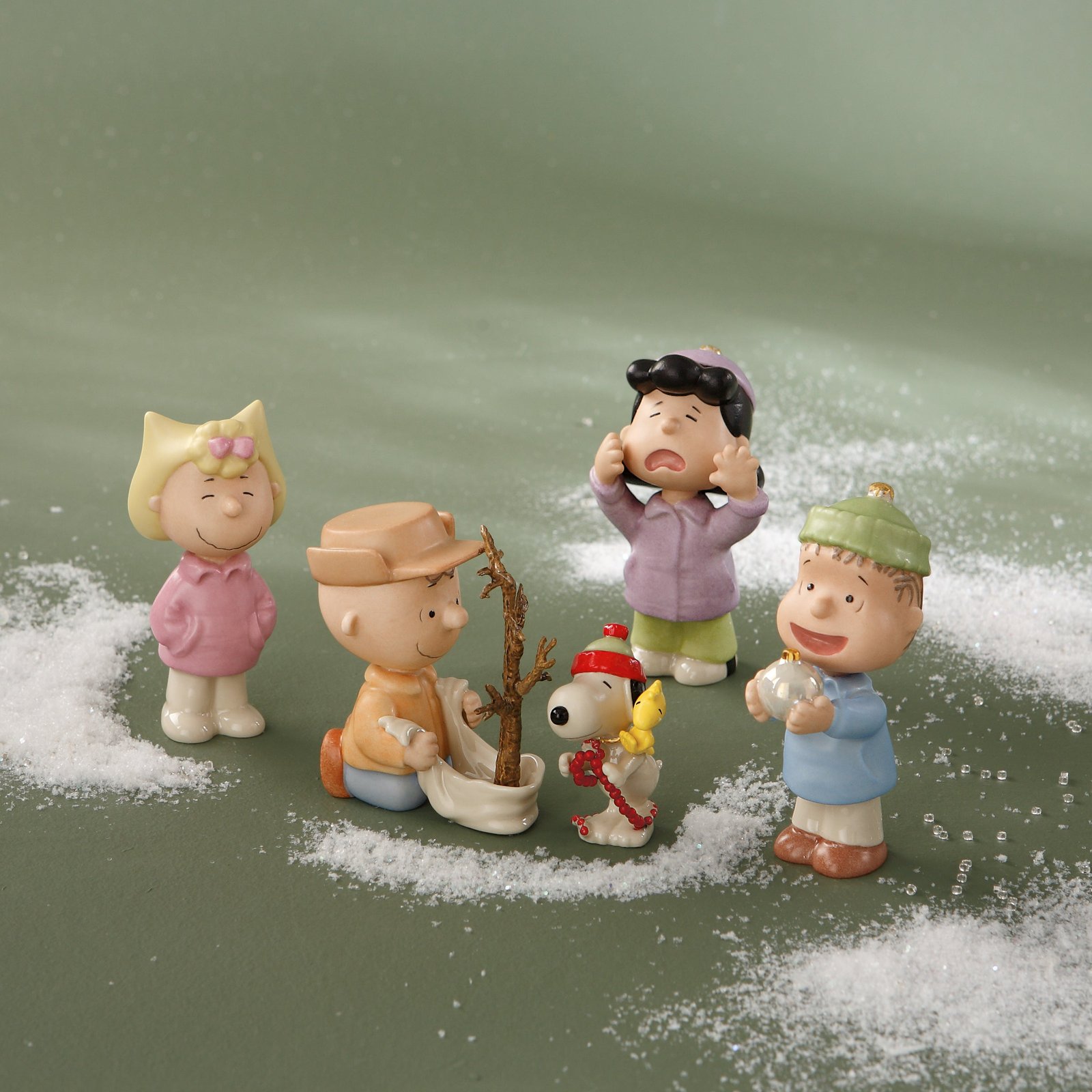 Peanuts 5-Piece "A Charlie Brown Christmas" Figurine Set - Image 3