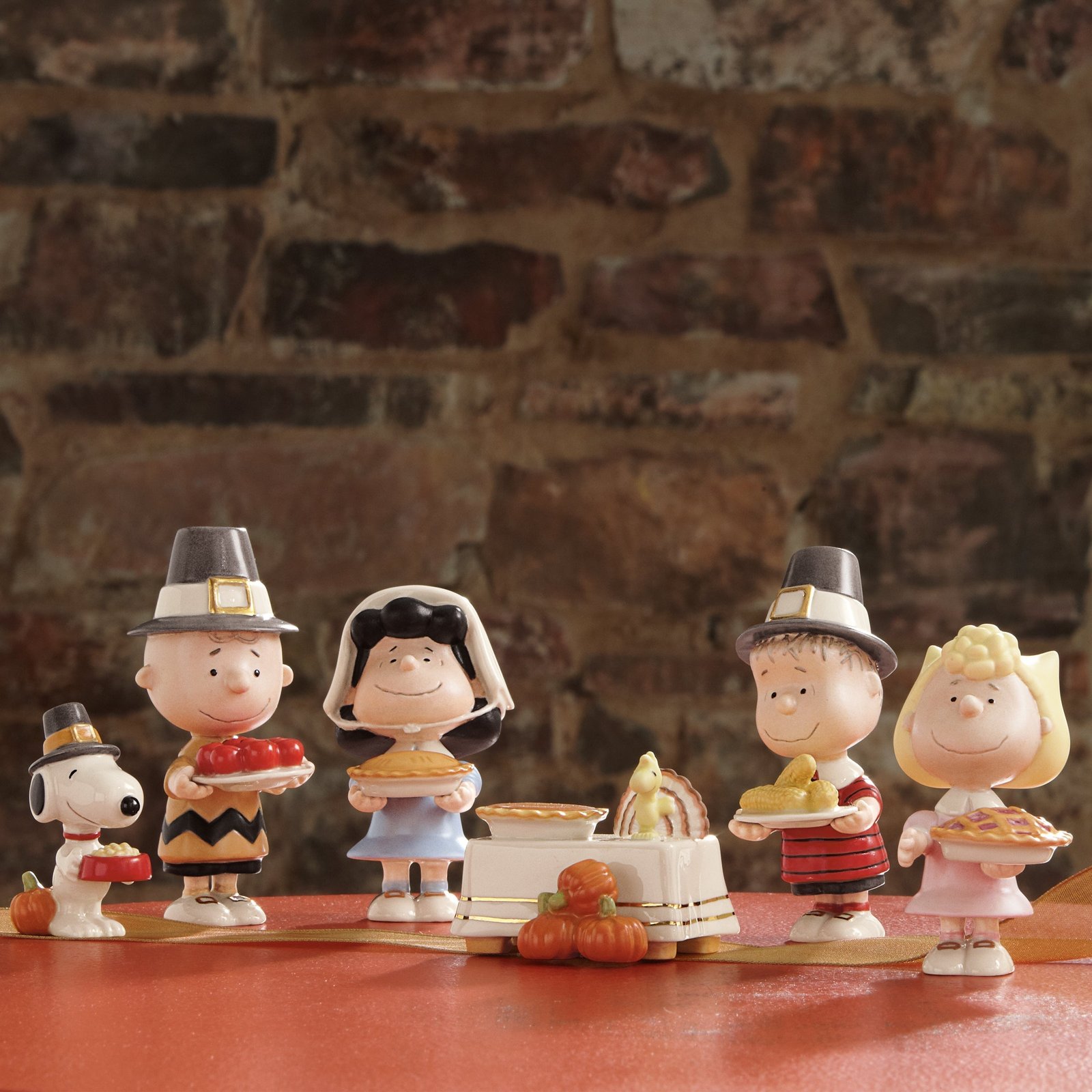Peanuts 6-Piece Thanksgiving Figurine Set - Image 3